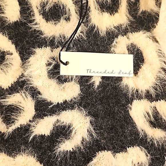 NWT Threaded Leaf Fuzzy V-Neck Cardigan w 3 Buttons, Gray & White Medium - Picture 11 of 11